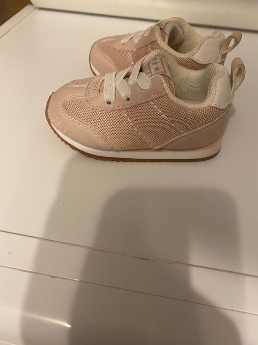 Бебешки дрешки( пантофи, маратонки, рокля) за момиче