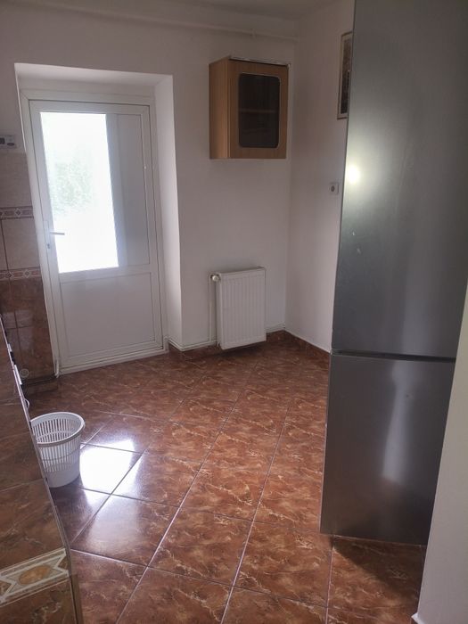 Închiriez apartament Rm.Valcea Str Dr.Hacman
