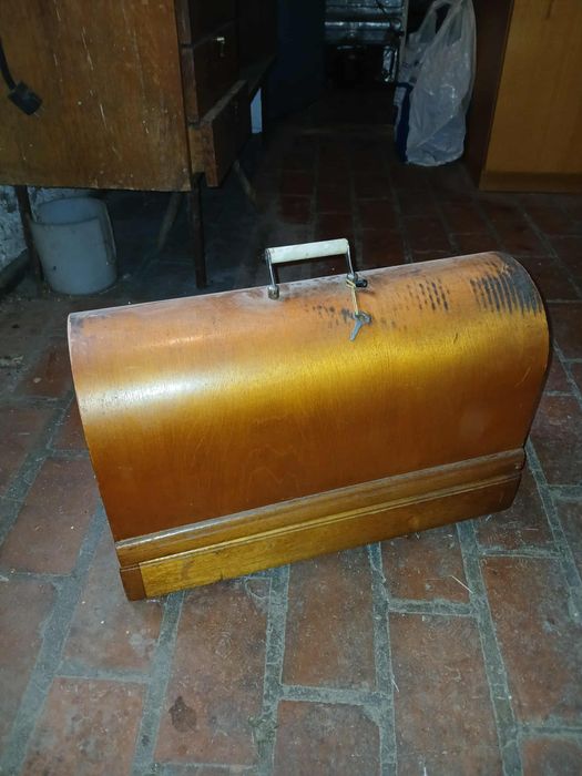 Автентична стара шевна машина