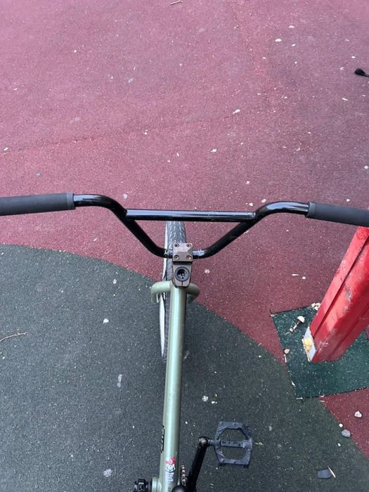 Велосипед BMX в хорошом состоянии