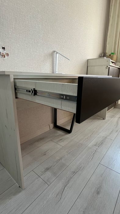 Продам письменный стол