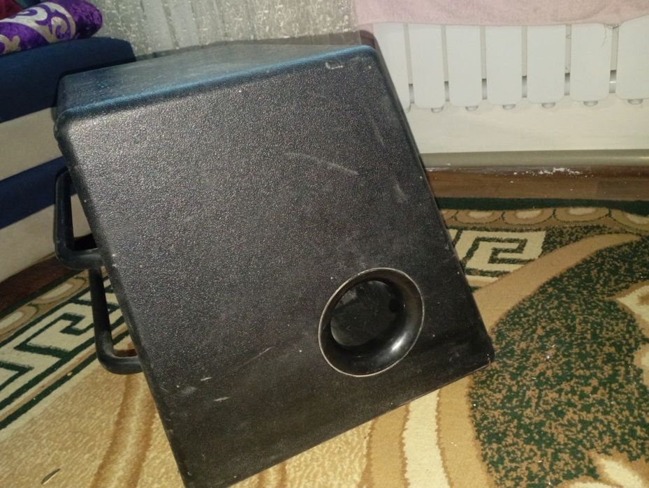 Продается сабуфер качает нормально