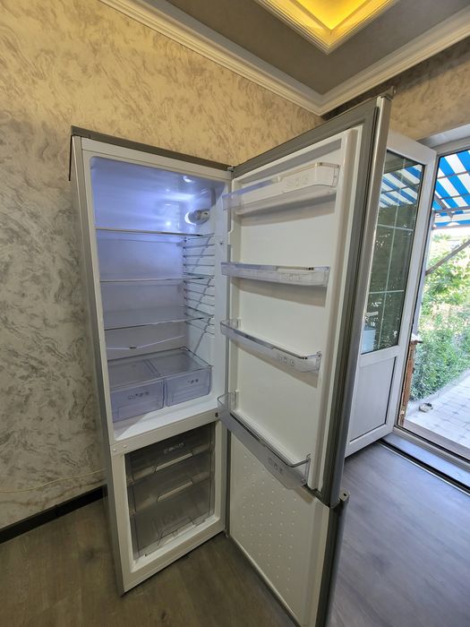 Холодильник  "Artel"