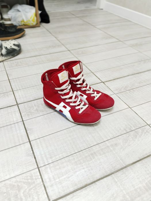 Продам боксерки Asics
