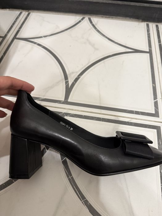 Продам новые черные кожаные туфли