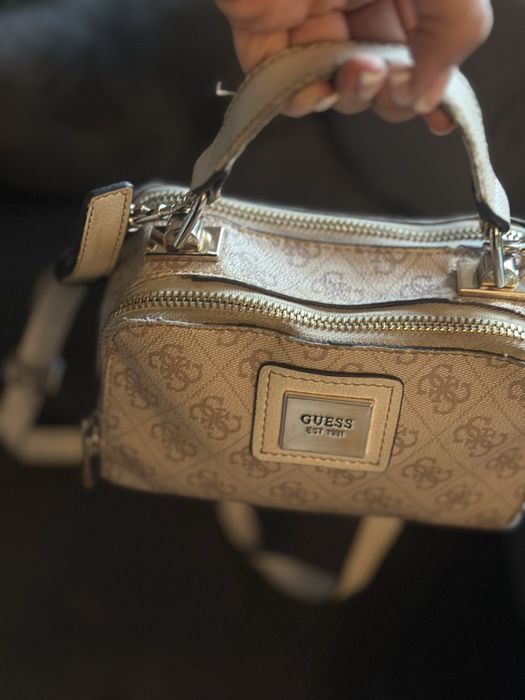 Оригинална чанта Guess