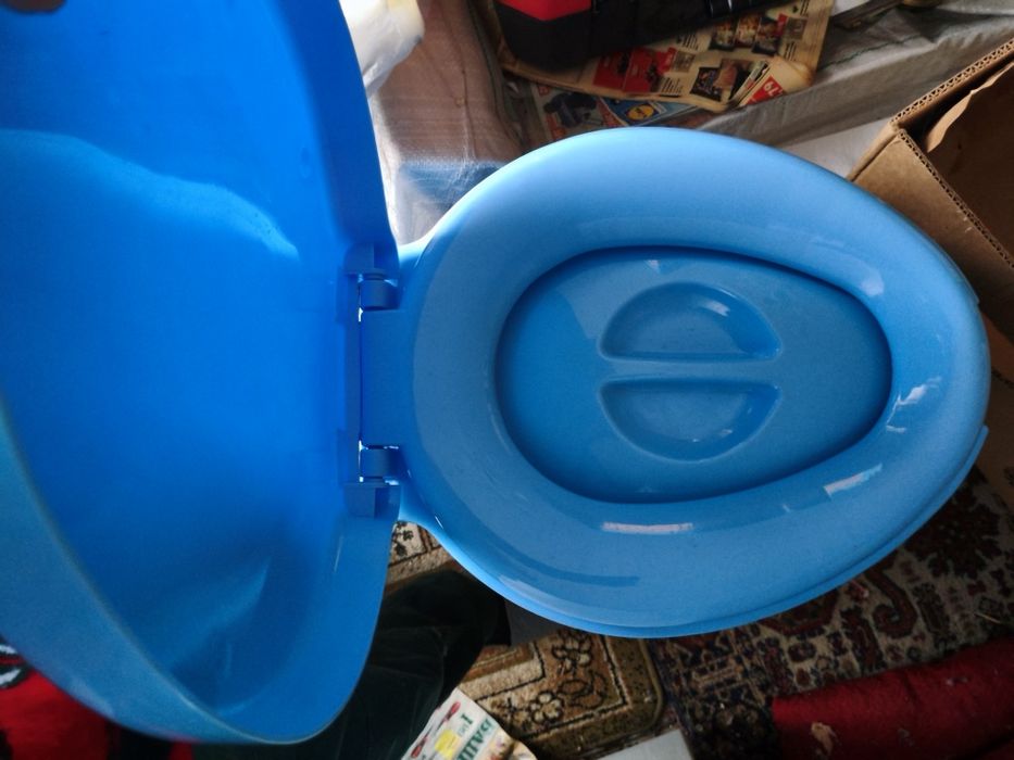 преносима тоалетна, известна още като медицински стол