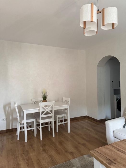 Închiriez apartament