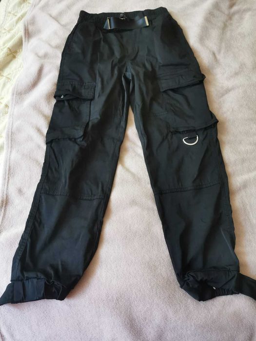 Pantaloni cargo Bershka damă, negri, măr S – curea inclusă, streetwear