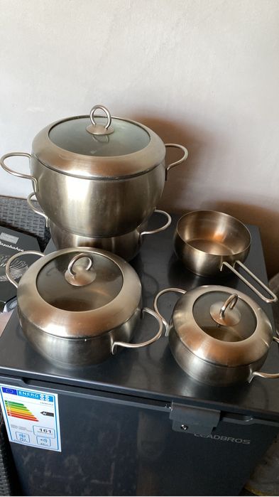 Продам набор кастрюлей