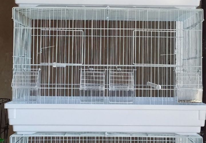 Клетки для попугаев с перегородкой