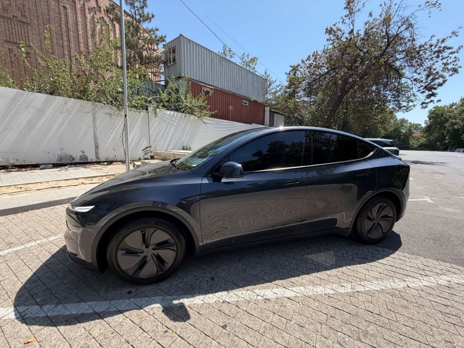 Tesla Model Y Juniper 2025 RWD