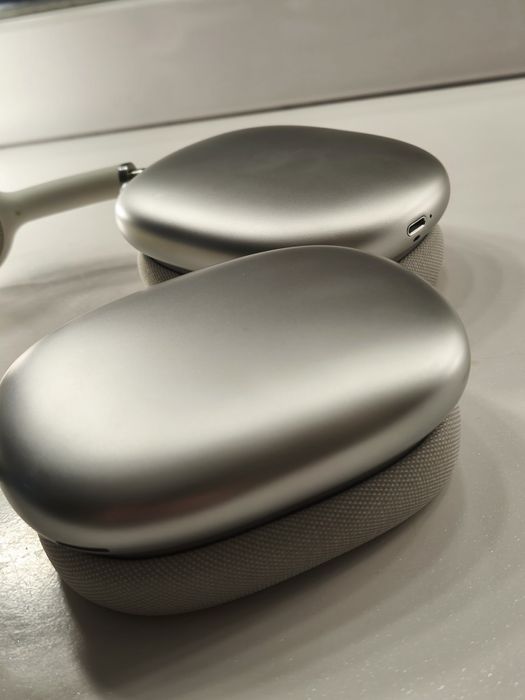 Продам наушники  airpods max