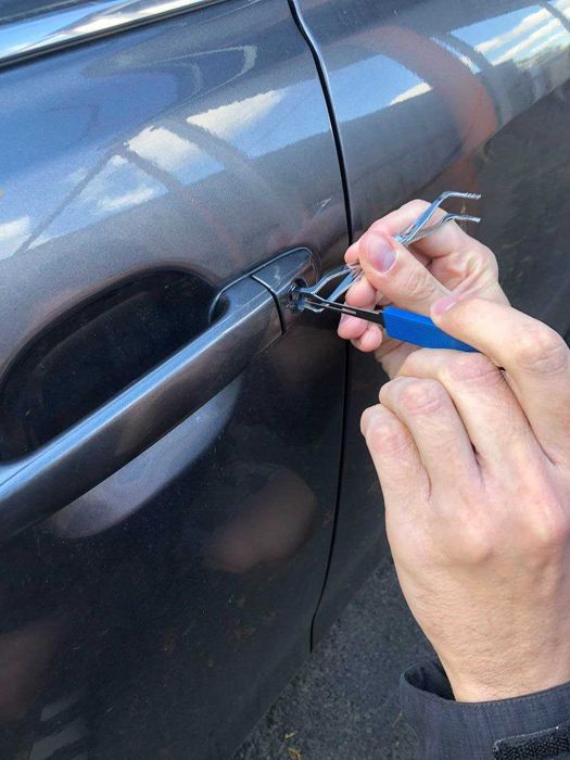 Вскрытие всех автомобилей, багажников, авто замков. Срочный выезд.