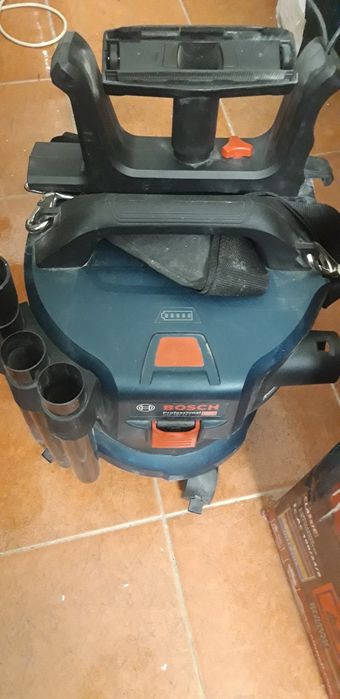 Aspirator Bosch Professional GAS 18V-10, fara acumulatori si incarcator in setul de livrare, volum rezervor 10 l, accesorii