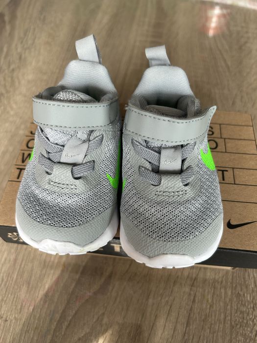 Маратонки Nike номер 17