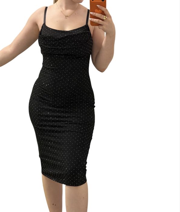 Rochie neagra mulata cu pietricele
