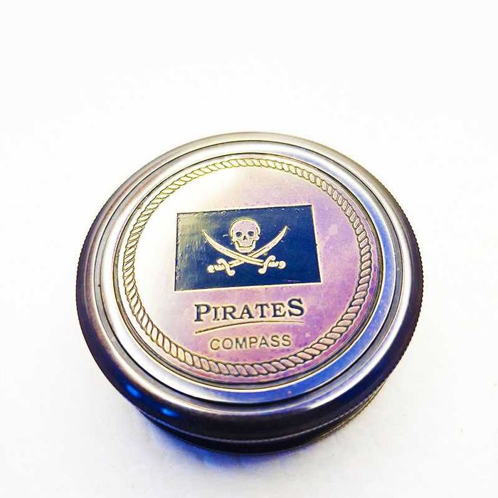 Компас бронзов с пиратското лого и гравирано стихотворение
