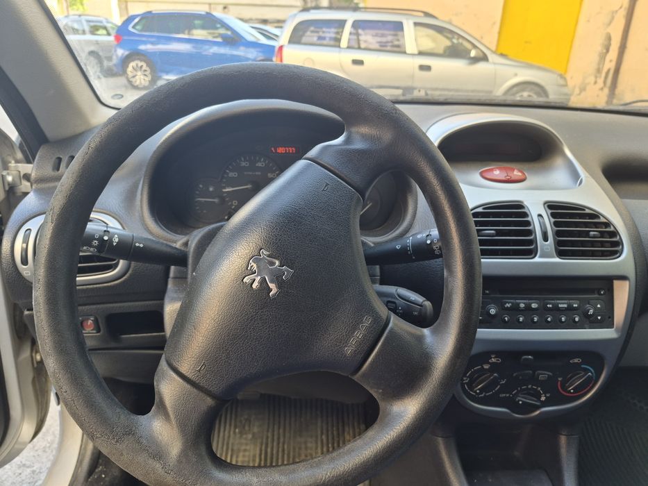 Vând autoturism  PEUGEOT 206