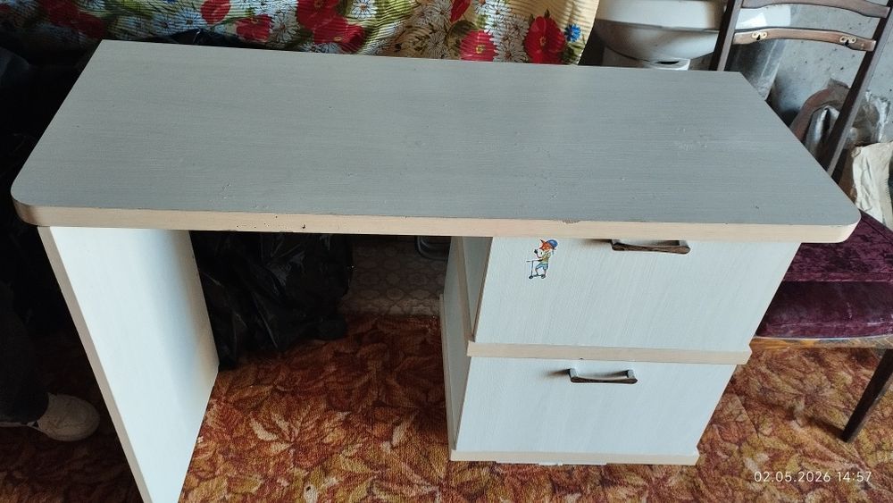 Продам школьный стол