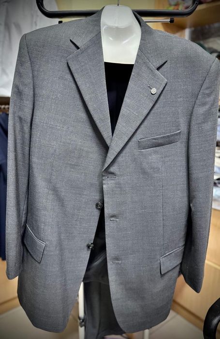 Продам костюм брючный. Качество на высоте.