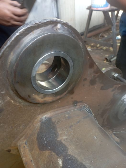 Reparatii Utilaje Hidraulice,alezari profesionale,bucsi bolțuri la Comanda