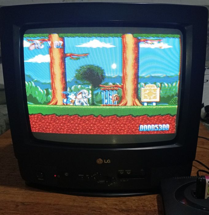 Телевизор LG. Маленький