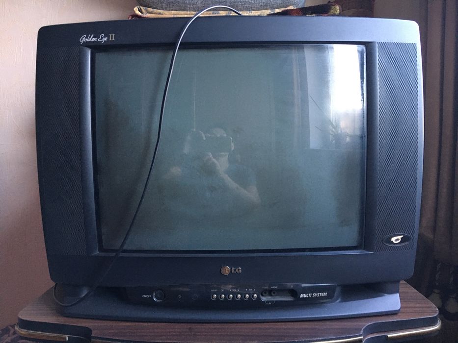 Продаю телевизор LG за 10000 торг