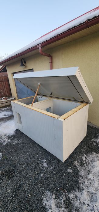 Vand cusca pentru  caine de talie medie