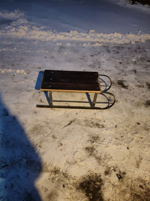 Vând Sanie solidă cu cadru de oțel