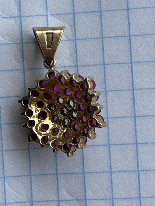 Кулон с бриллиантами