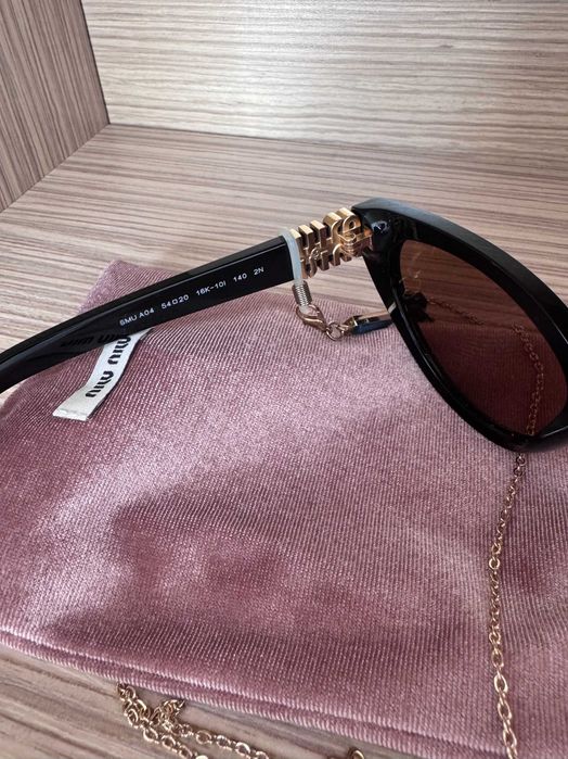 слънчеви очила MIU MIU