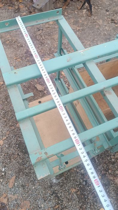 Стол для инструмента.