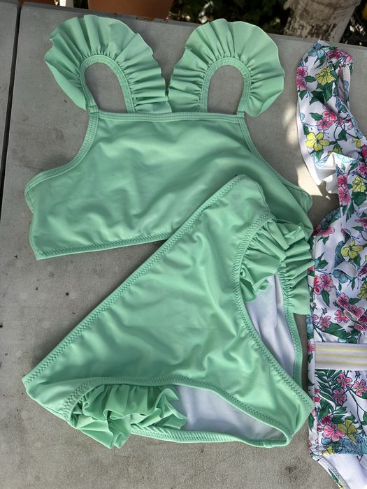 2 купальника и шорты на 14 лет