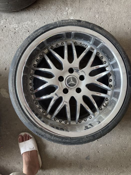 265/30 ZR19 rest