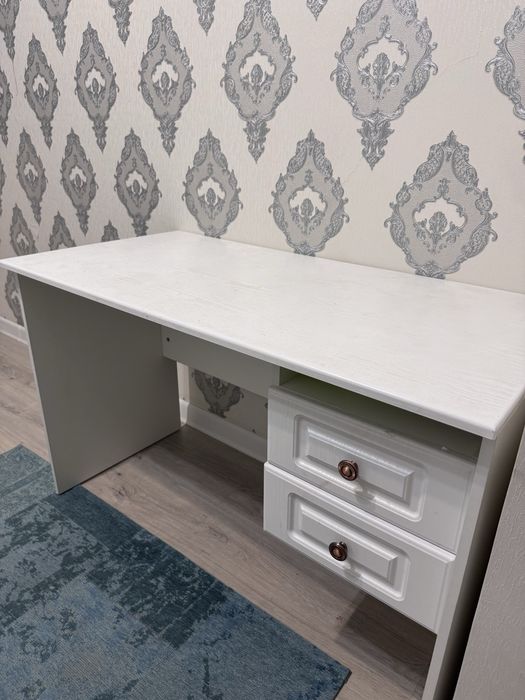 Кабинетный стол