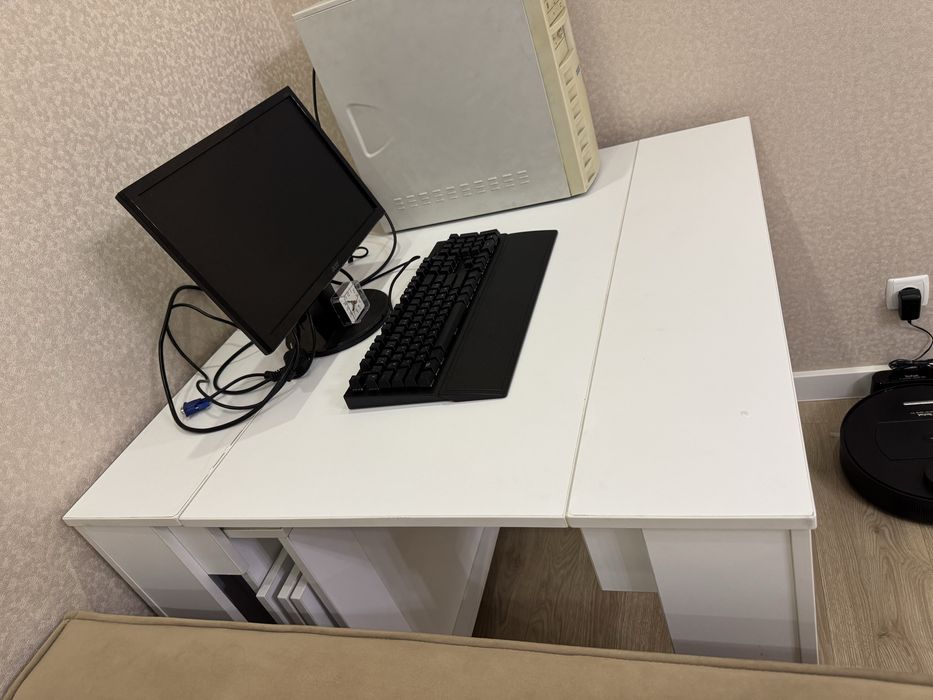 Срочно продам стол раздвижной