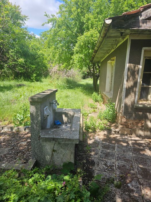 Масивна здрава къща в село Тотлебен