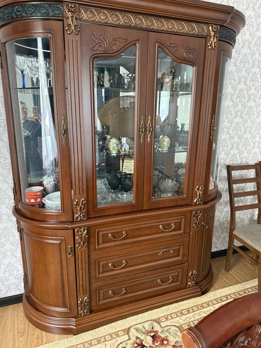 Продам стол и стулья, шкаф