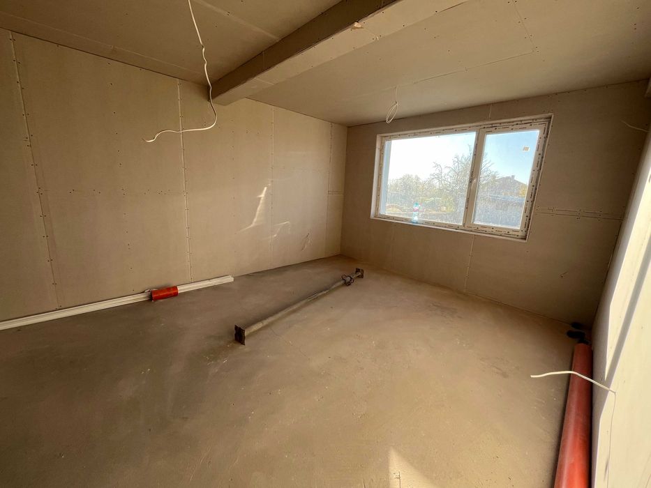 Продава се двуетажна, напълно обновена къща в гр. Крън