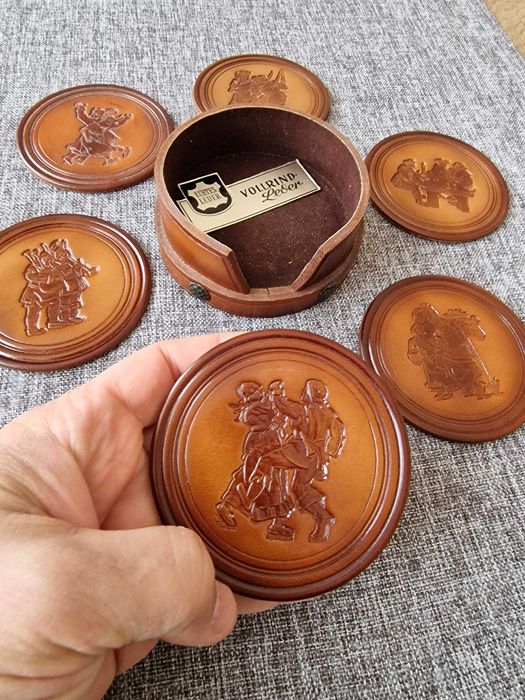 Кожени подложки за чаши