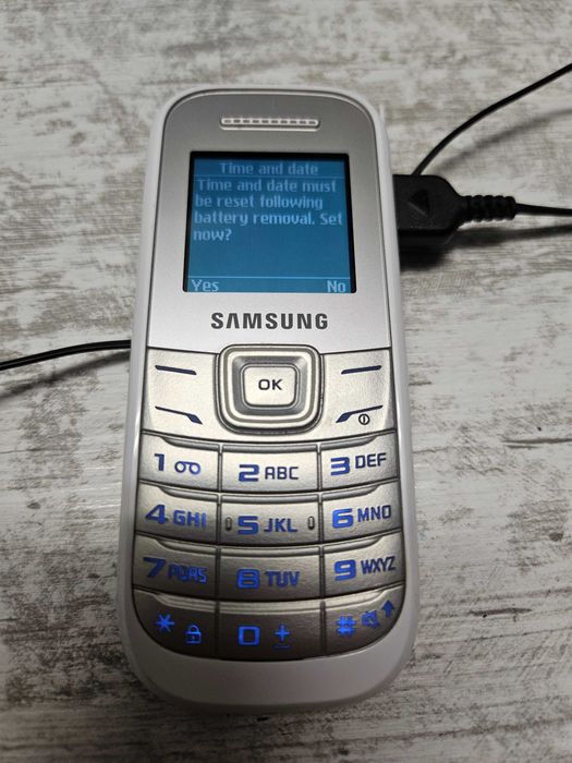 Мобилен телефон Samsung GT E-1200