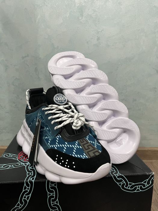 Versace chain reaction
