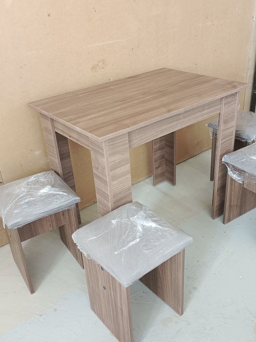 Продаю комплект столы