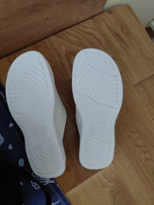 медицинскш чехли бяли