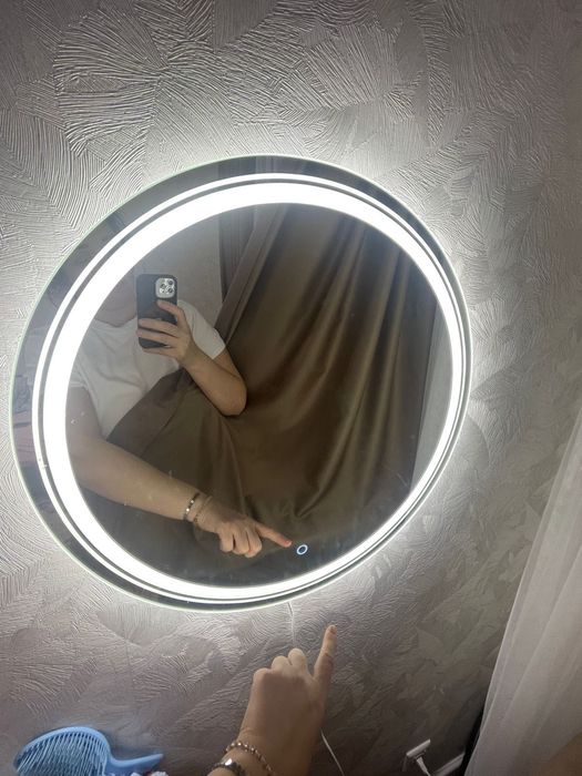 Продается зеркало с подсветкой