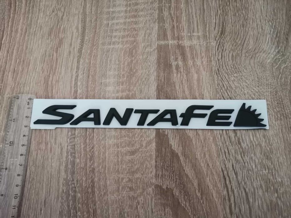 черен надпис Hyundai Santa fe