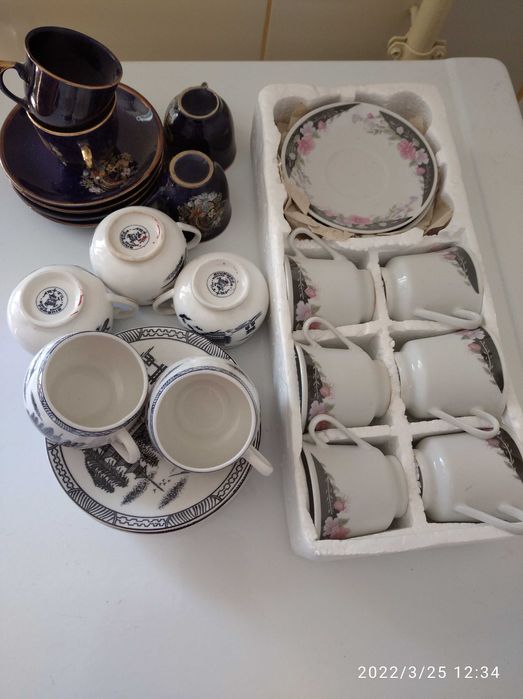 3 seturi de cafea fine porcelain si inca 2