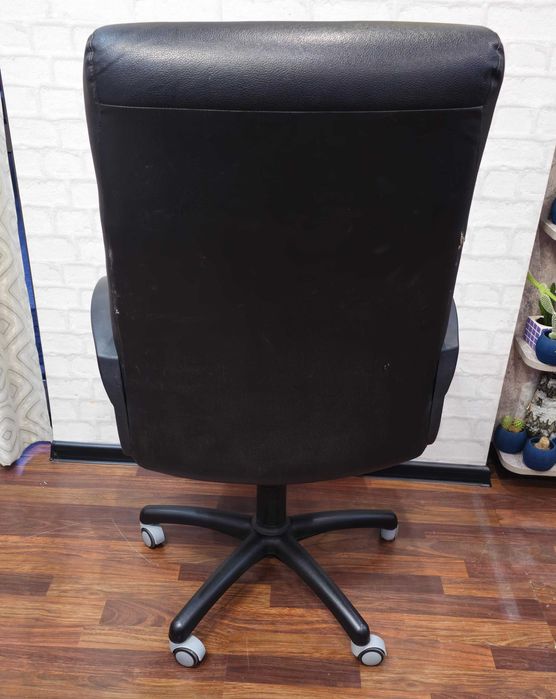 Офис стол използван