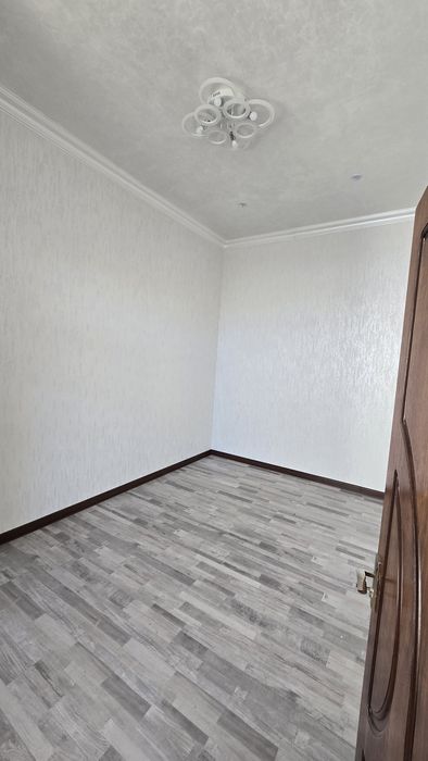 Ibn Sino Taxta bozor yonida 3.3 sotix 8 ta xona Tayyor remont